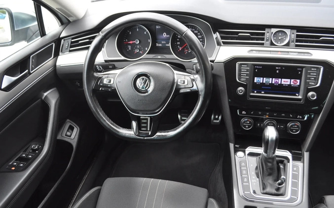 Volkswagen Passat cena 72999 przebieg: 199000, rok produkcji 2016 z Legnica małe 781